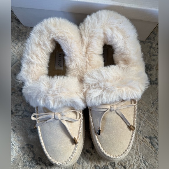 Bamboo Cozette Low Top Faux Fur Lined Cream Boots Size 9 NWT - Picture 5 of 6